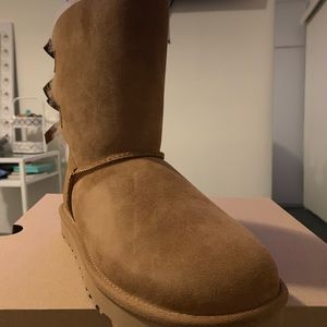 NEW size 7 - Bailey Bow 11 UGG boots